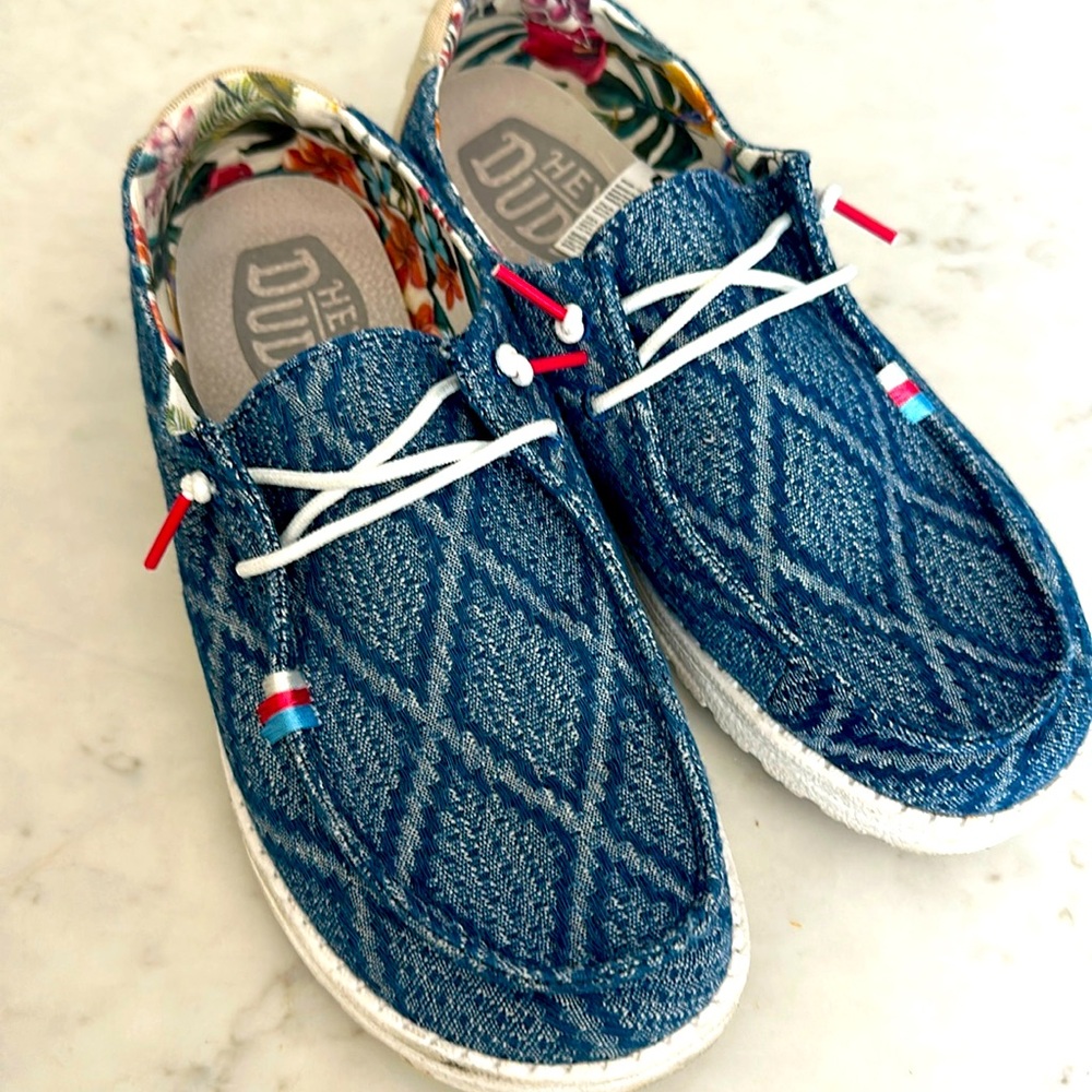 Women’s size 9 hey Dudes. Very gently worn, denim look.